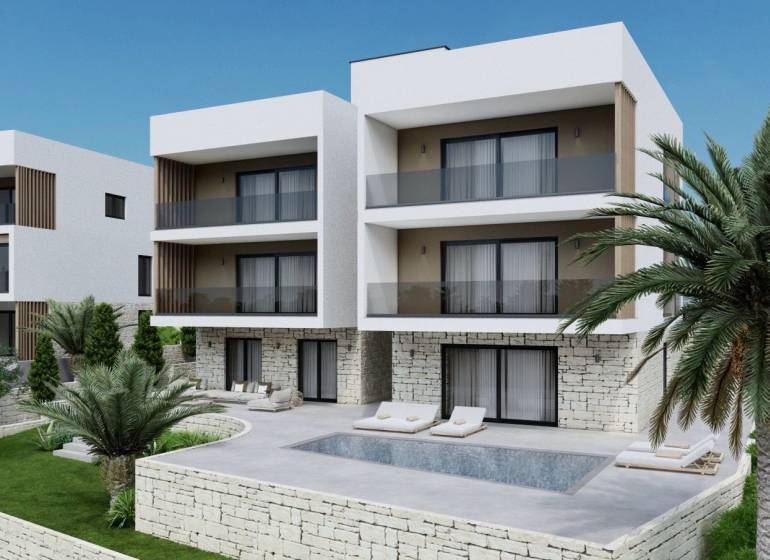 Rekreační apartmán v Čiovu s palmami, bazénem a kamennou terasou.