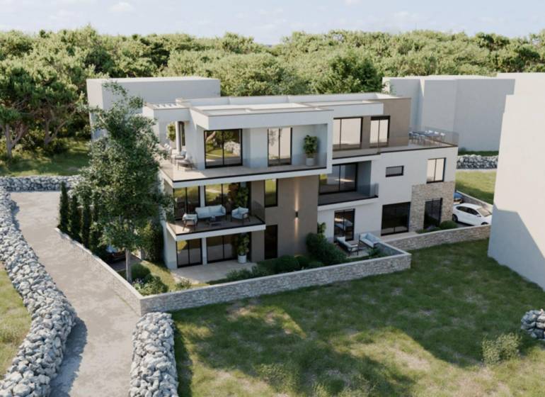 Rekreační apartmán v Murteru se nachází v přírodním prostředí s kamennými ploty.