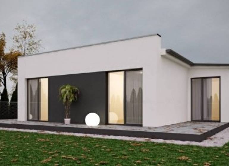 Rodinný dům v Trnavě s trávníkem a chodníkem, oceněný ověřeným členstvím.