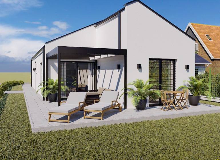 Rodinný dům v Borčicích s terasou, lehátky a zahradním nábytkem obklopený zeleným trávníkem.