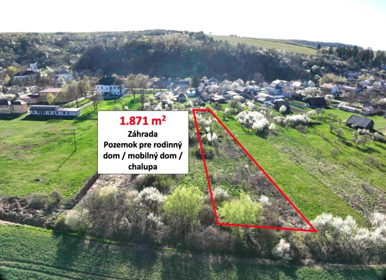 Zahrady v Gemeru s pozemkem o rozloze 1.871 m² vhodné pro rodinný nebo mobilní dům.