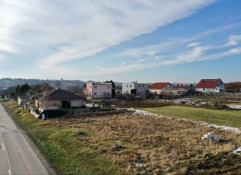 Na predaj pozemok Golianvo