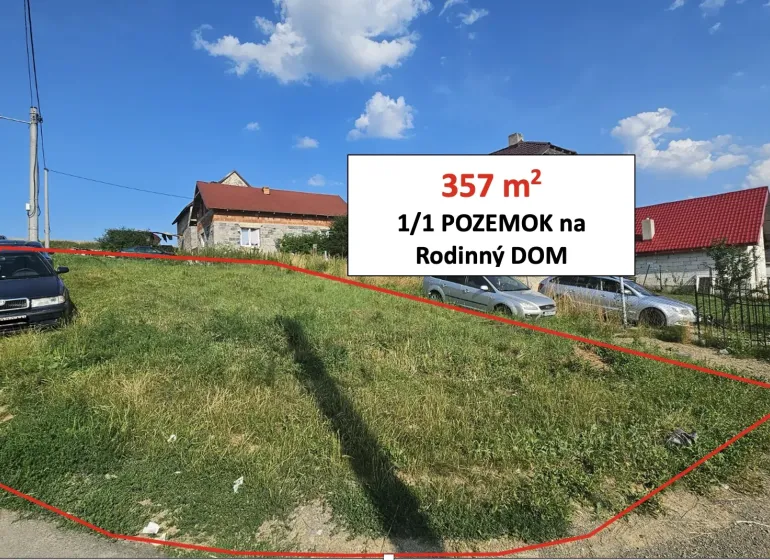 Travnatý pozemek v Raslavicích s označením pro stavební účel - bydlení.