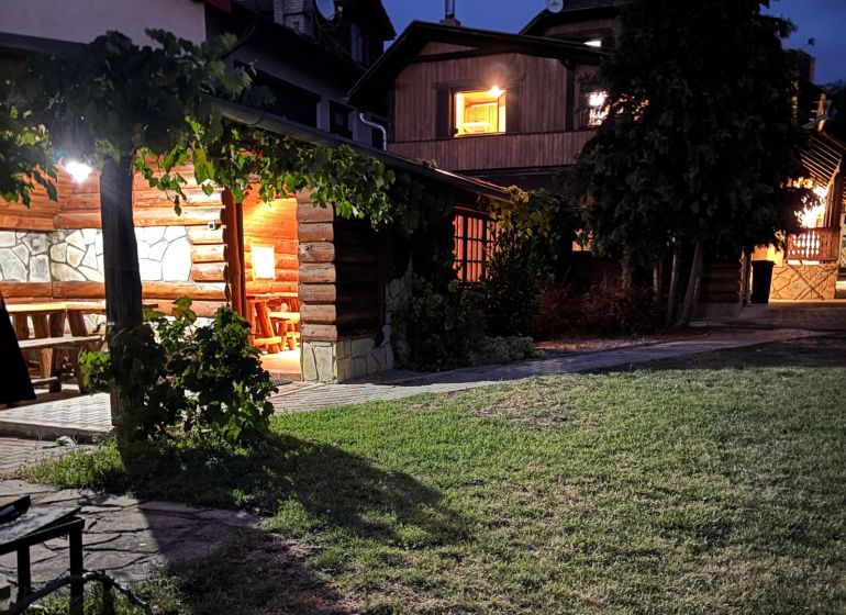 Rekreační apartmán na Hlboké ulici v Podhájské se srubovým altánkem.