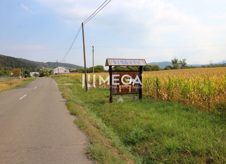 Cesta v Ptičom podél kukuřičného pole na ulici Ptičie, Pozemky - bydlení.