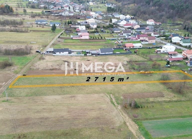 Letecký pohled na pozemky - bydlení v Zemplínských Hámrech, s rozlohou 2715 m².