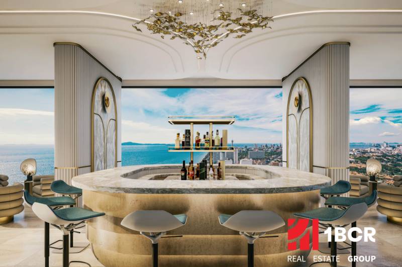 Luxusní bar s výhledem na město, součást výstavby bytů v Pattayi.