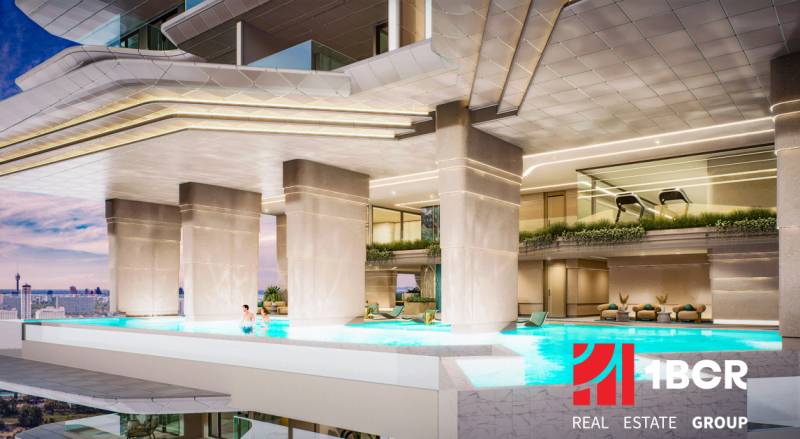 Výstavba bytů v Pattayi s luxusním bazénem a výhledem na město.