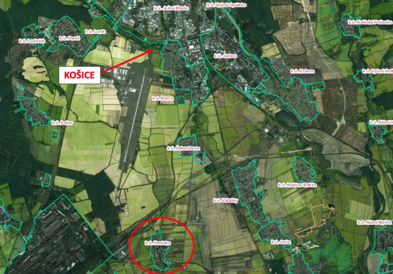Mapa zemědělských a lesních pozemků v okolí Hanisky a Košic.