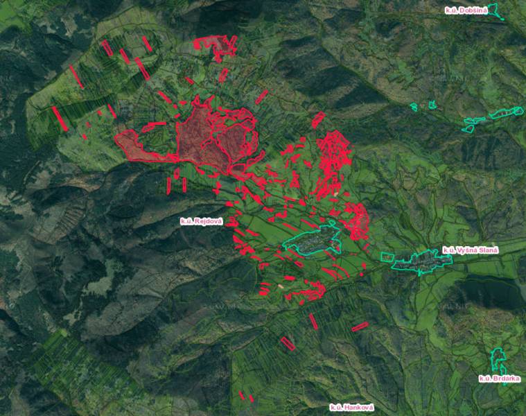 Letecká mapa s vyznačenými zemědělskými a lesními pozemky v katastrálním území Rejdová.