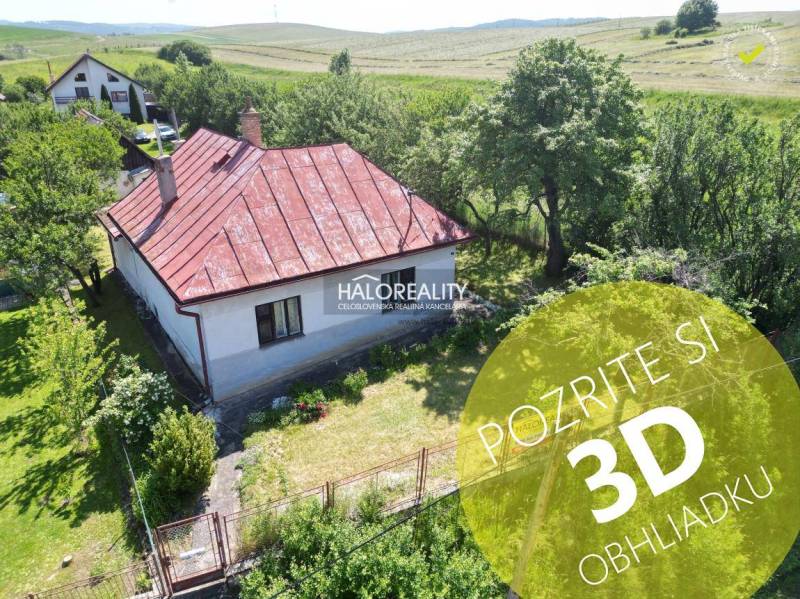 Rodinný dům ve Vrbovém obklopený zahradou a okolní krajinou. Možnost 3D prohlídky.