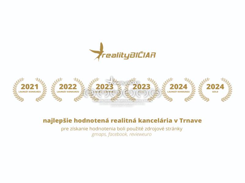 Ocenění pro realitní kancelář v Trnavě za roky 2021-2024 na ulici Štúrova.