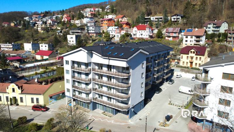 Moderní bytový dům na ulici Nádražní, v blízkosti přírody a 3-pokojový byt.