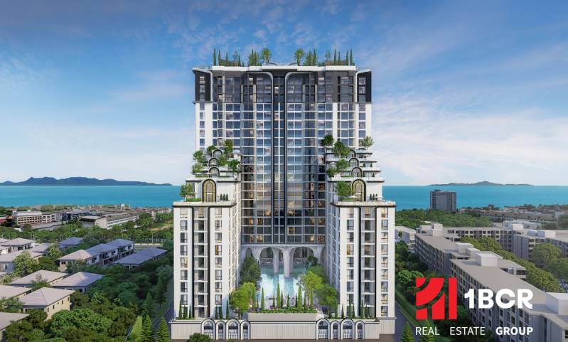Výstavba bytů ve městě Pattaya s výhledem na moře a zelenými terasami.