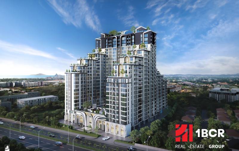 Výstavba bytů v Pattayi s výhledem na moře a moderní architekturou.