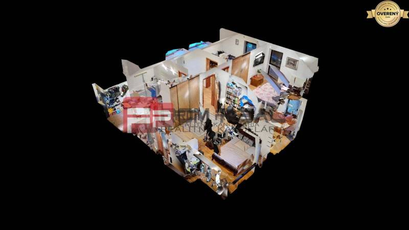 3D model interiéru s několika místnostmi, zařízením a funkčními prostory rodinného domu.