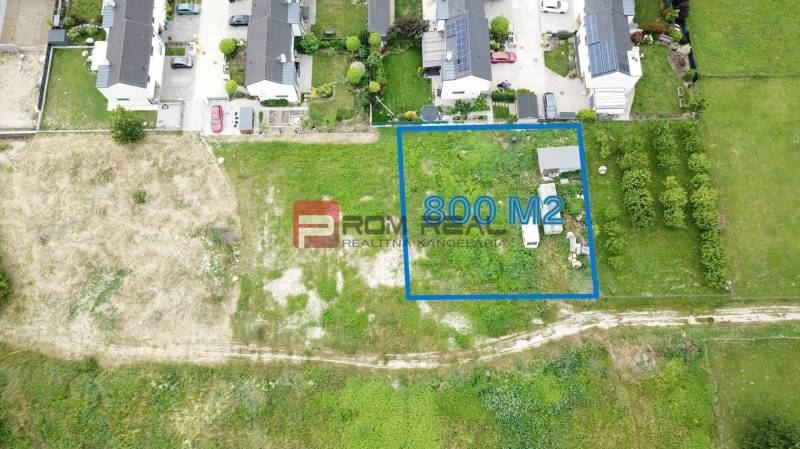 Letecký pohled na pozemek 800 m² určený k bydlení, Marianka, Na Ovsisku.