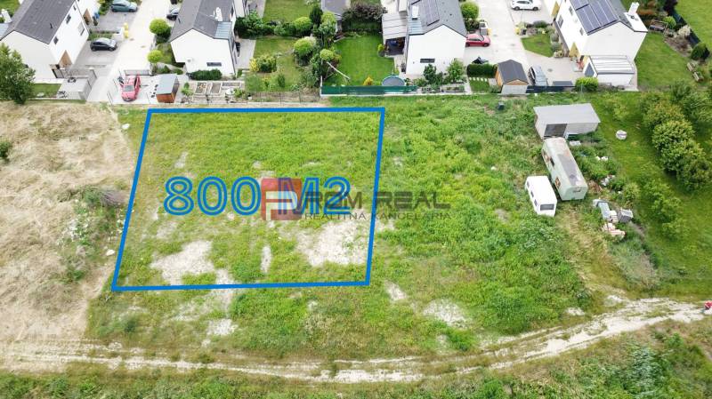 Pozemek na bydlení v Mariance, Na Ovsisku, 800 m2 v blízkosti moderních domů.