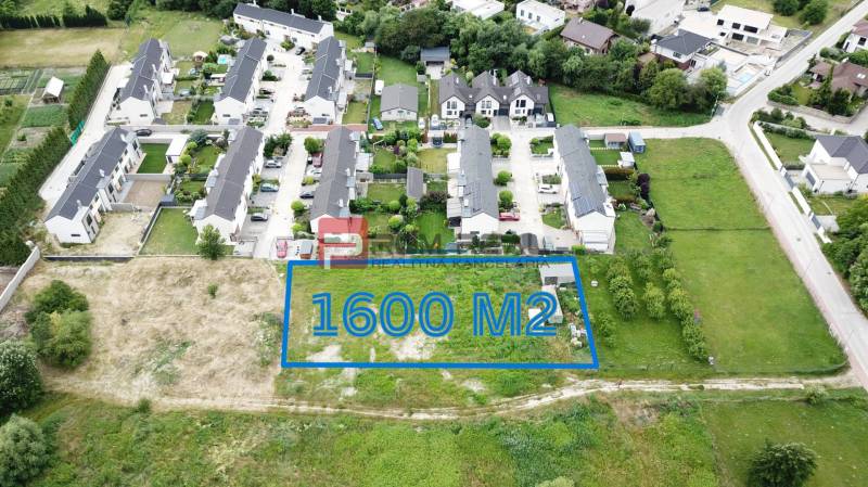 Letecký pohled na pozemky Na Ovsisku v Mariance, vhodné pro bydlení, 1600 m².