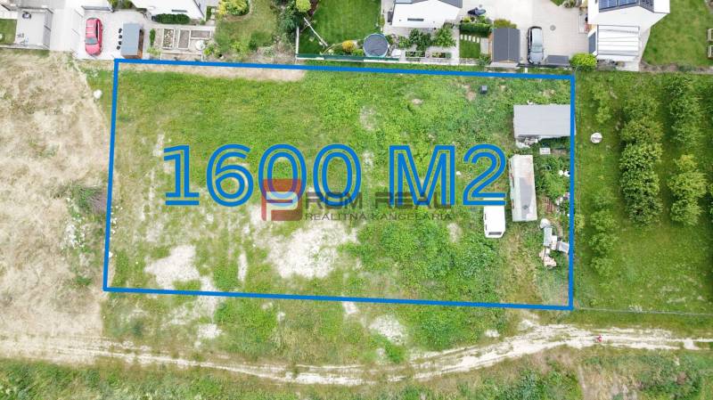 Letecký pohled na pozemky - bydlení o rozloze 1600 m² na ulici Na Ovsisku v Mariance.