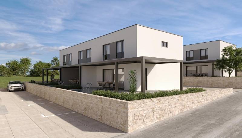 Exteriér 4-pokojového bytu v Mandre s terasou, moderní architekturou a zaparkovaným autem.