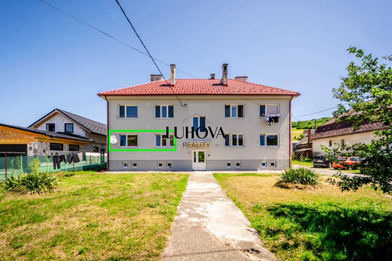 Dvoupatrová budova se zahradou v Púchově, nabídka 2pokojového bytu.