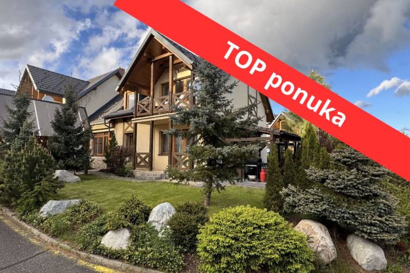 Rodinný dům obklopený zelení ve Staré Lesné, nabízí 3-pokojový byt.