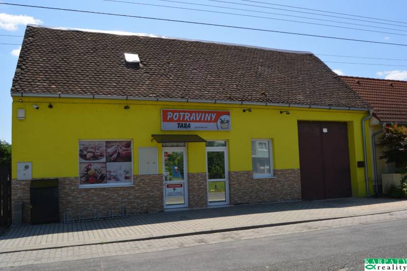 Obchodní prostory v Borském Svätém Juru s nápisem 