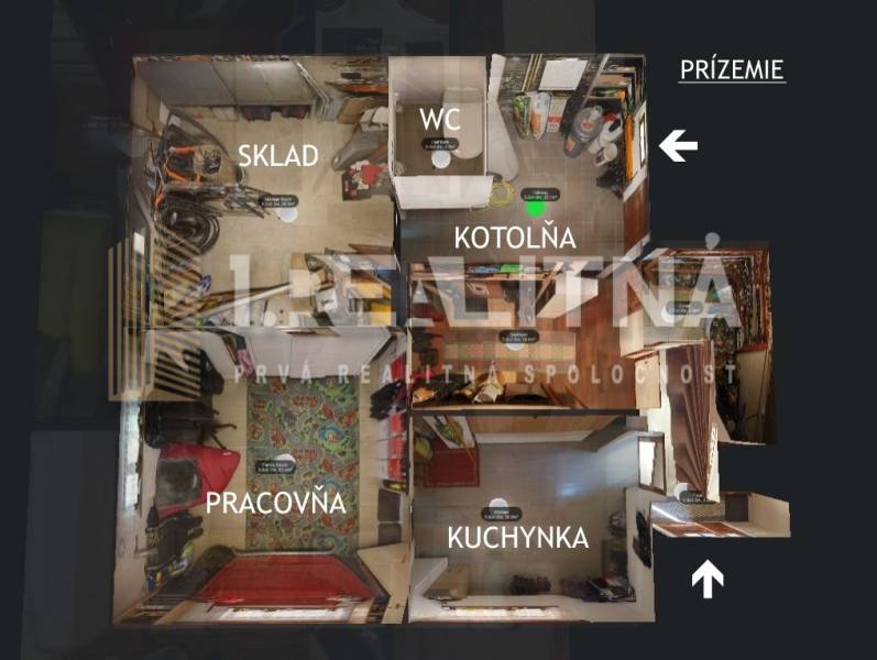 Půdorys s místnostmi: sklad, pracovna, WC, kotelna a kuchyňka v rodinném domě.