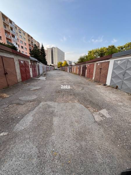 Garáže na Považské ulici v městské části Západ v Košicích.