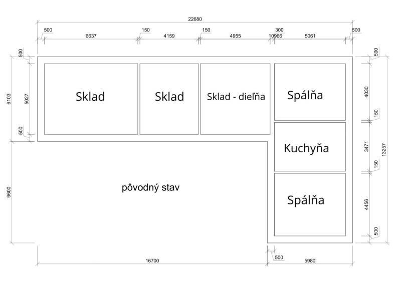 Půdorys rodinného domu s místnostmi: sklad, dílna, ložnice, kuchyně.