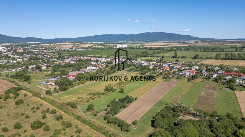 Panoráma Sečovců nabízí pozemky k bydlení obklopené malebnou přírodou a poli.