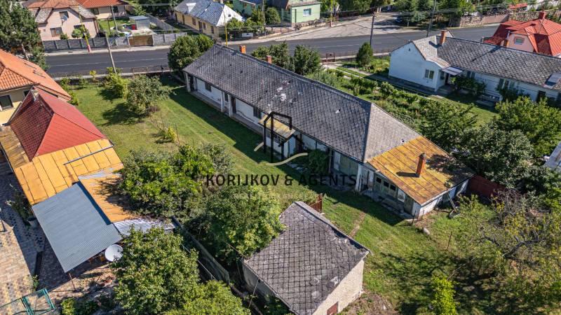 Rodinné domy v Sečovcích, Pozemky - bydlení se zahradou a udržované okolí.