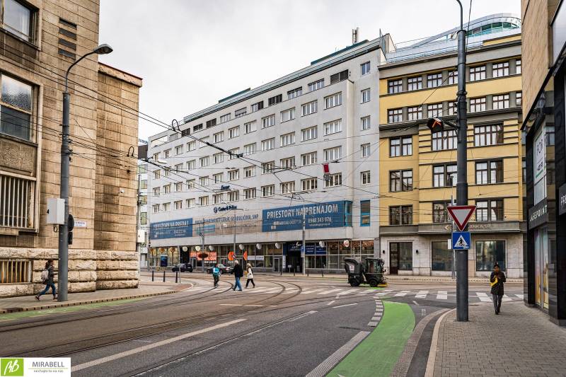 Budovy na Štúrově ulici s kancelářemi v Bratislavě - Starém Městě.