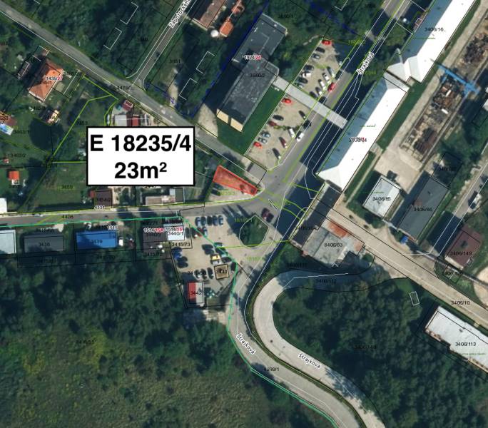 Letecký pohled na pozemek 23m² na Štrajkové ulici v Handlové.