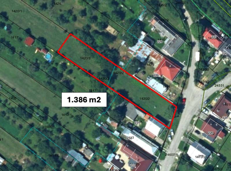 Letecký pohled na parcelu 1 386 m² v Moravském Lieskovém na výstavbu domů.