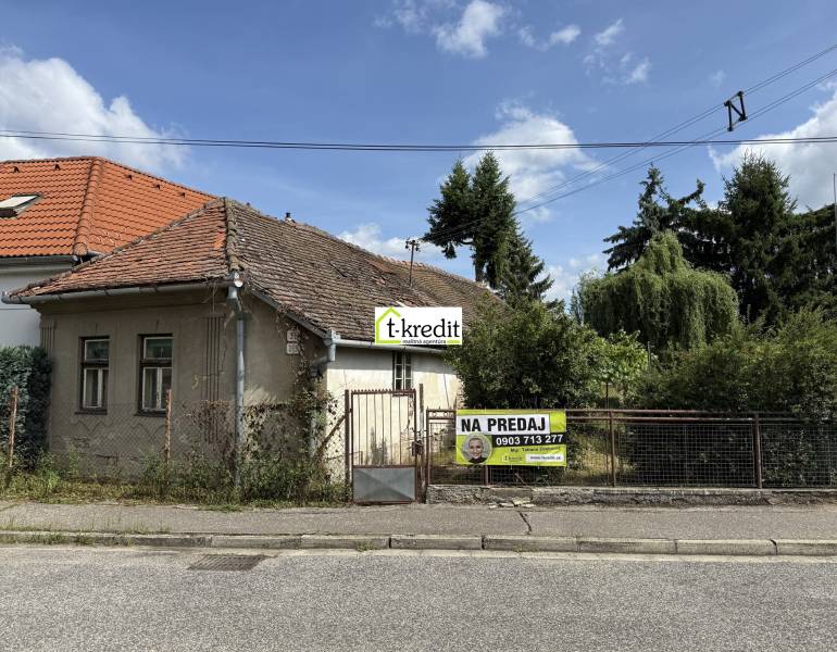 Starší dům na prodej ve Zlatých Moravcích s pozemkem na bydlení.