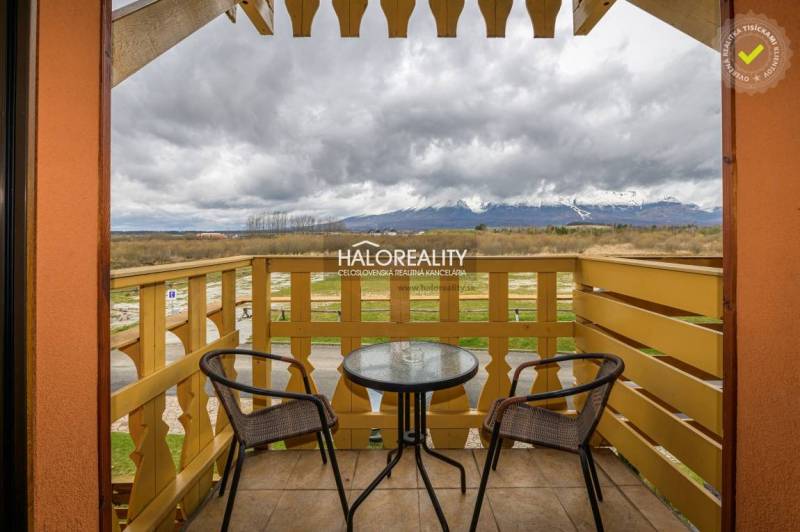 Balkon s výhledem na hory z 2pokojového bytu ve Velké Lomnici.