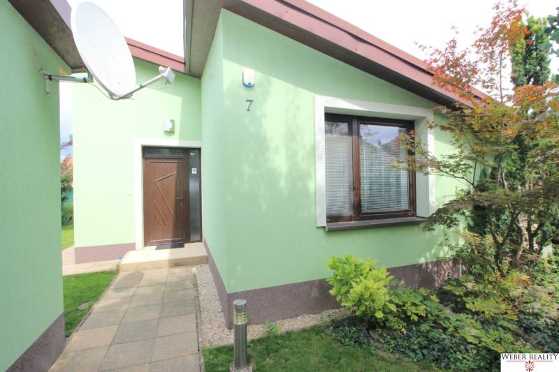 Vstupní část do rodinného domu na ulici Nové Zahrady VII, Bratislava - Ružinov.