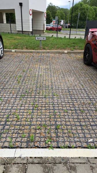 Parkovací místo na Štefánikově ulici v Popradu pro 2-pokojový byt, označené pro byt číslo 30.
