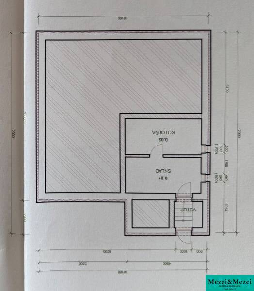 Půdorys s označením vstupu, skladu a kotelny rodinného domu v Trstíně.
