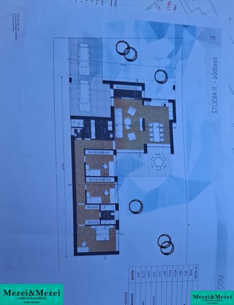 Půdorys interiéru bytu s podlahou s dřevěným dekorem, Pozemky - bydlení.