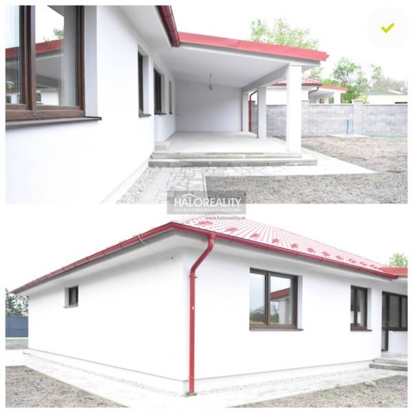 Rodinný dům v Závodě představuje bílou fasádu s červenou střechou a přístřeškem.