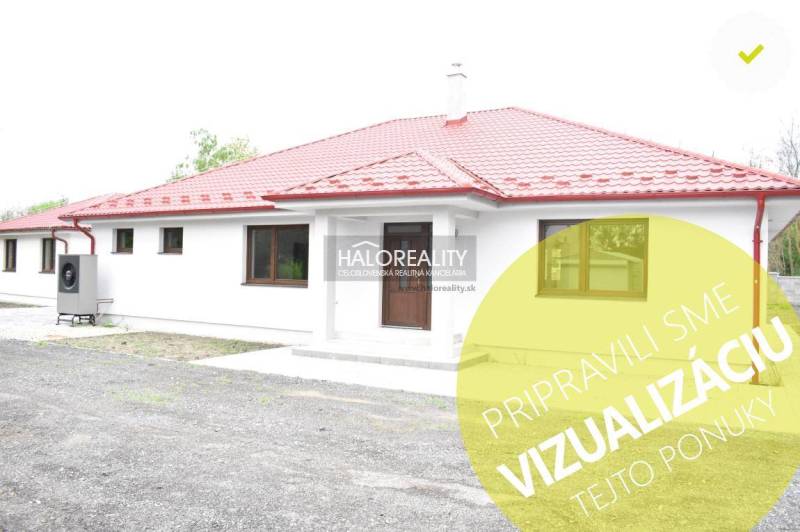 Rodinný dům v Závodě s červenou střechou a bílou fasádou.