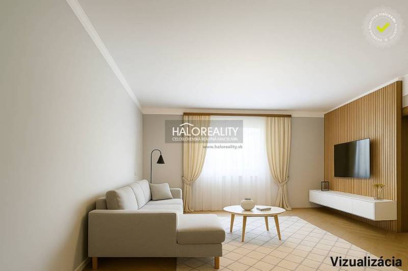 Obývací pokoj v rodinném domě s podlahou s dřevěným dekorem a světlým nábytkem.