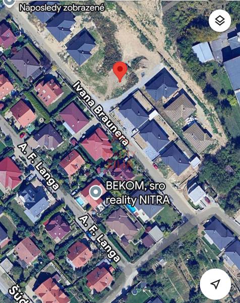 Letecký pohled na rodinné domy v Nitře na Ulici Ivana Braunera.