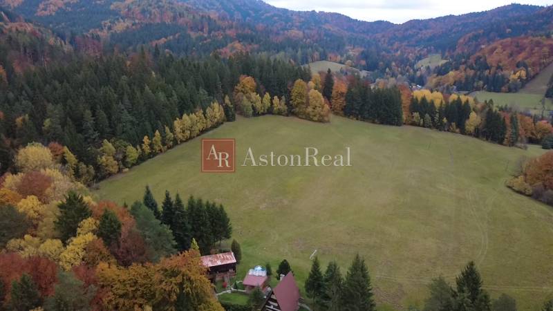 Podzimní výhled na rekreační pozemky u obce Lazy pod Makytou, část Čertov.