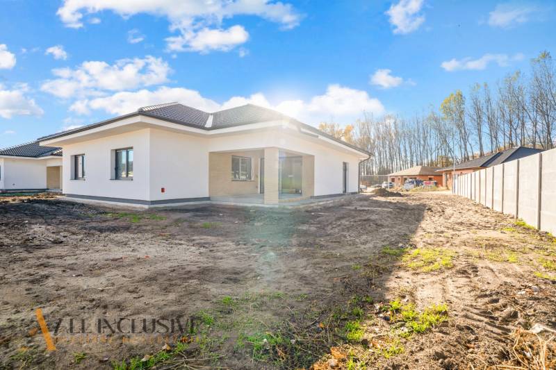 Rodinný dům na ulici Florida Villa Park v Dunajské Stredě s prostorným venkovním pozemkem.