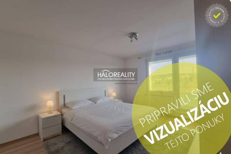 Ložnice v 3-pokojovém bytě s manželskou postelí, nočními lampami a podlahou s dřevěným dekorem.