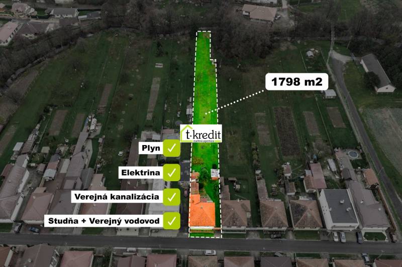 Letecký pohled na rodinný dům v Machulincích s velkým pozemkem, plyn a elektřina.